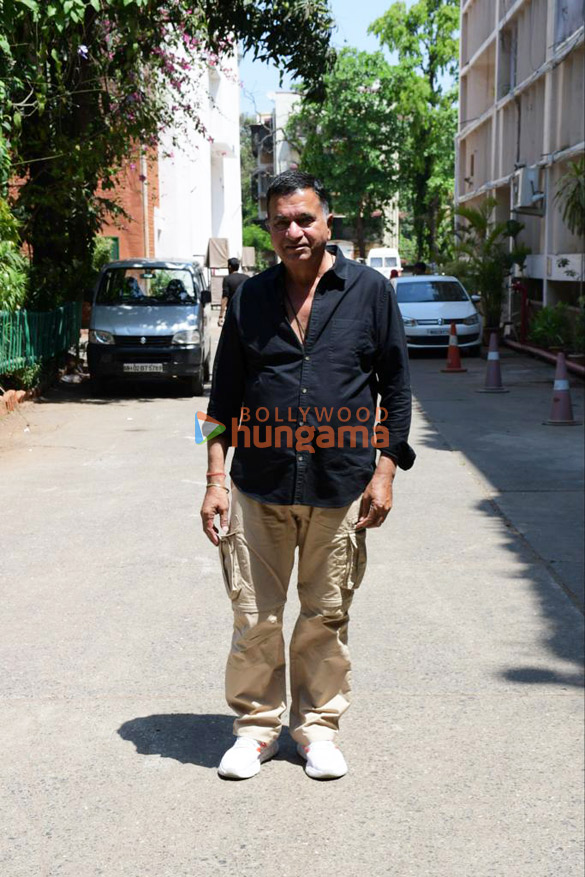 photos saif ali khan and sham kaushal spotted at mehboob studio in bandra 4
