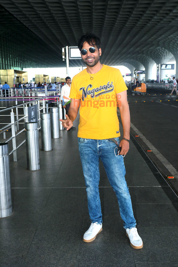 photos sania mirza abhishek banerjee and bhushan kumar snapped at the airport 2