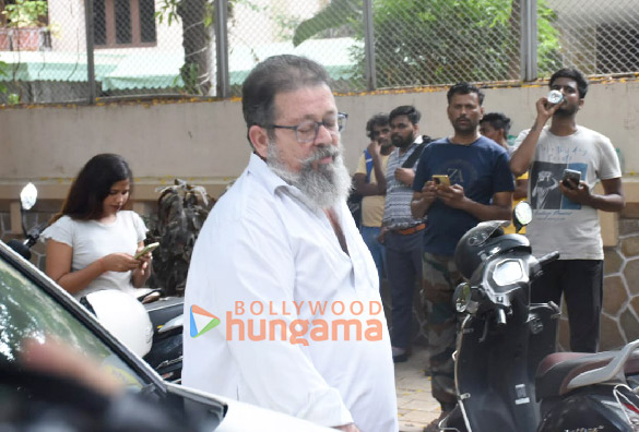 photos shah rukh khan aryan khan karan johar others snapped at aditya chopras house to pay last respects to pamela chopra3 3