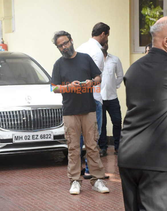 photos shah rukh khan aryan khan karan johar others snapped at aditya chopras house to pay last respects to pamela chopra4 4