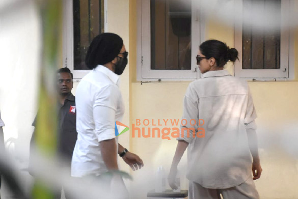 photos shah rukh khan aryan khan karan johar others snapped at aditya chopras house to pay last respects to pamela chopra5 3