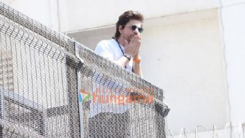 Photos: Shah Rukh Khan greets fans outside Mannat on Eid 2023