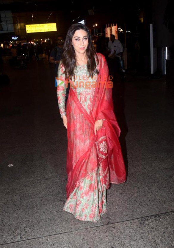 photos shilpa shetty and karisma kapoor snapped at the airport 4