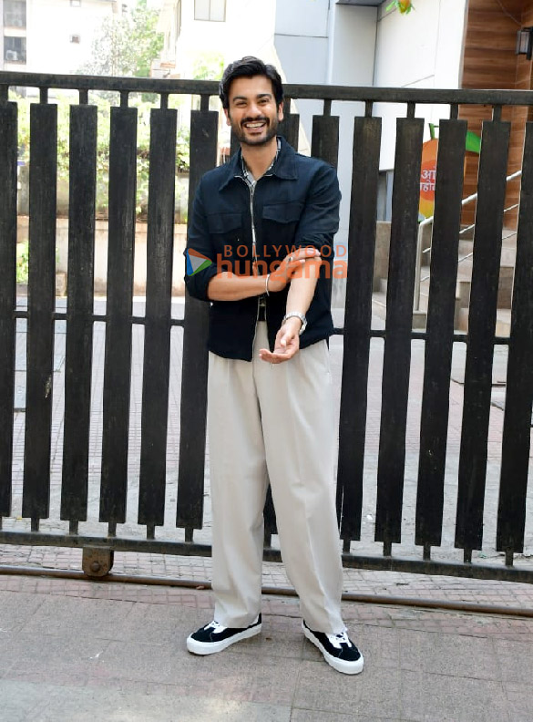 photos sunny kaushal spotted at the promotions of chor nikal ke bhaga 2