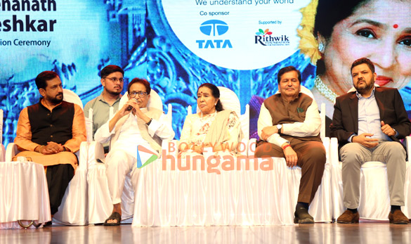 photos vidya balan asha bhosle others snapped at lata deenanath mangeshkar awards 6