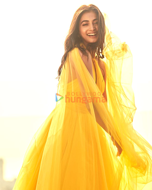 pooja hegde 5 35