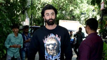 Ranbir Kapoor looks super stylish as paps click him at Bandra