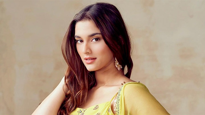 Saiee Manjrekar’s Make up lessons to ace your office look | Skin Care | Hair Saiee Manjrekar’s Make up lessons to ace your office look | Skin Care | Hair
