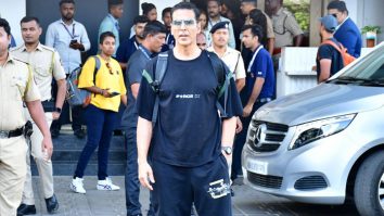 Akshay Kumar poses for paps in an all black outfit
