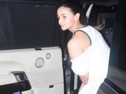 Alia Bhatt flaunts her natural skin as she poses for paps at the airport
