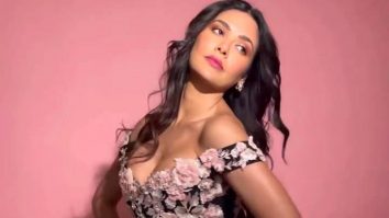 Elegance defined, Esha Gupta!