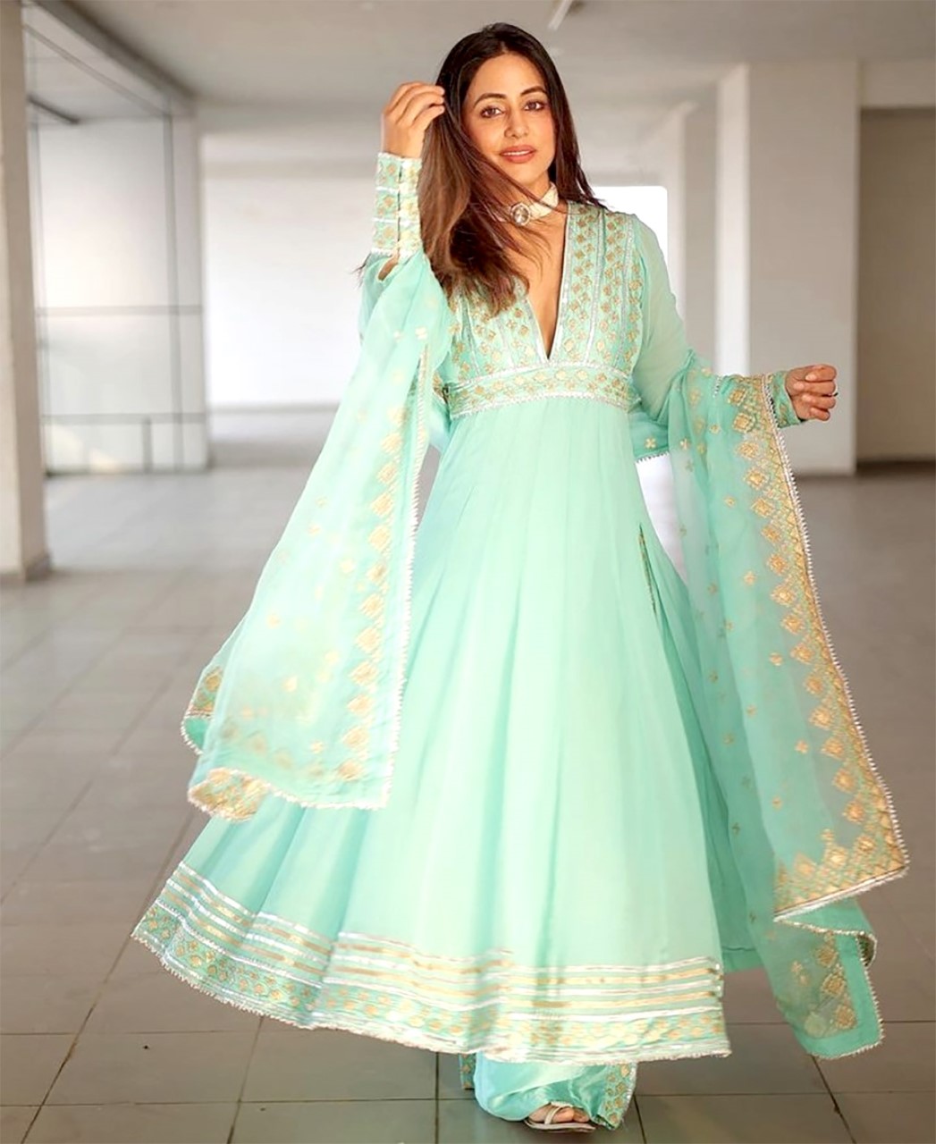 Hina Khan's ethereal charm shines through in this exquisite anarkali ensemble