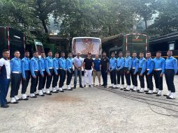 Fighter goes the extra mile for realism: Hrithik Roshan and Indian Air Force cadets collaborate; see picture