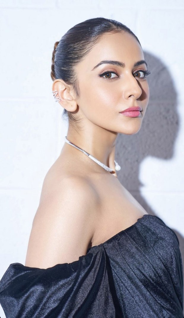 IIFA 2023: Rakul Preet Singh casts a spell in a black velvet gown