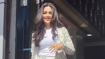 Karan Kundrra and Tejasswi Prakash get clicked at a set by paps