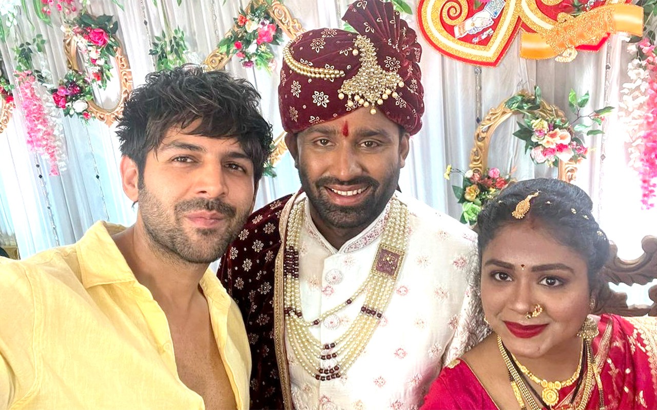 Kartik Aaryan attends his spot boy’s wedding, shares photos from the ceremony : Bollywood News