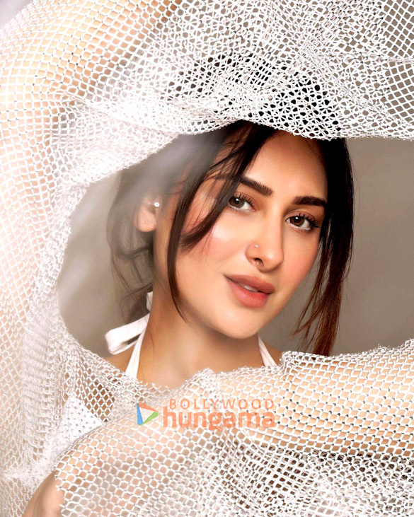 mahira sharma 3 19
