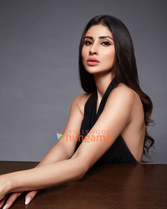 mouni roy 2 221