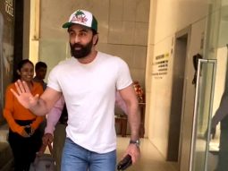 Paps capture Ranbir Kapoor as he gets clicked at RSVP office