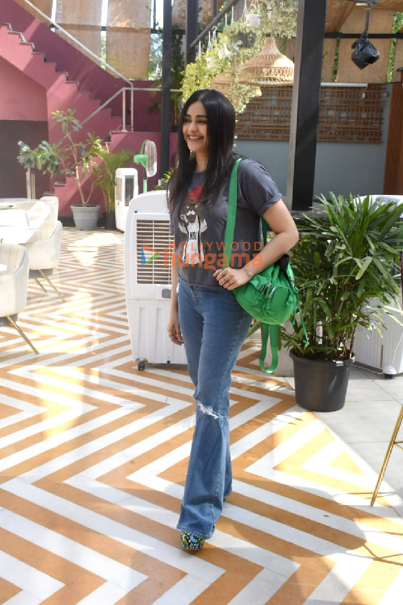 photos adah sharma snapped in juhu 1 2