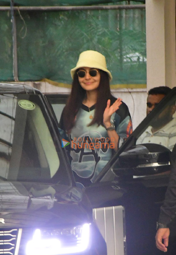 photos anushka sharma snapped at a dubbing studio in juhu 3