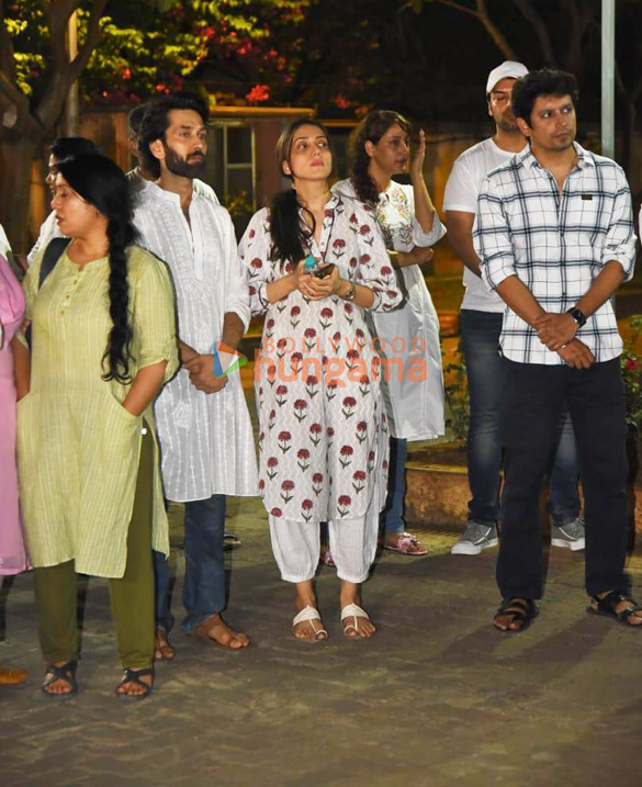 photos celebs attend nitesh pandeys funeral 2023 4