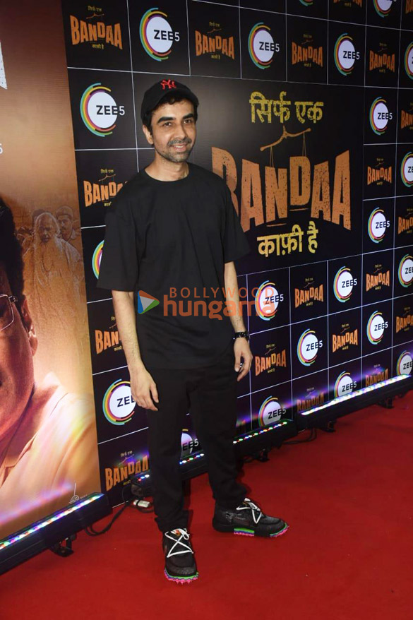 photos celebs grace the premiere of bandaa 6