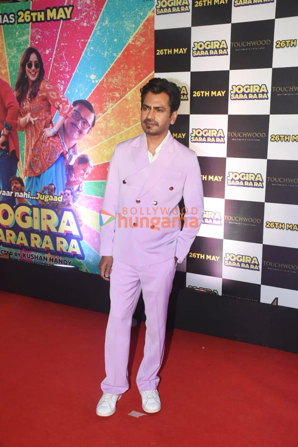 photos celebs grace the premiere of jogira sara ra ra 12