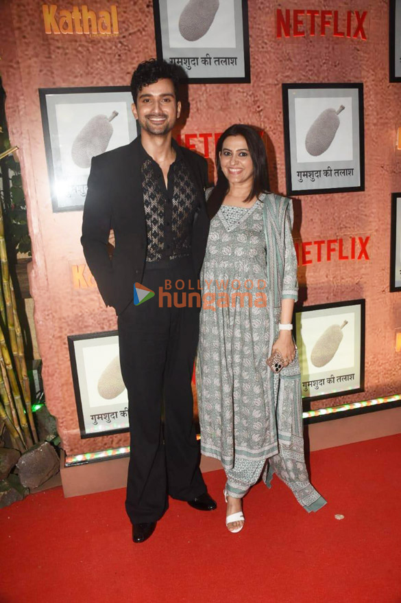 photos celebs grace the premiere of khatal 6