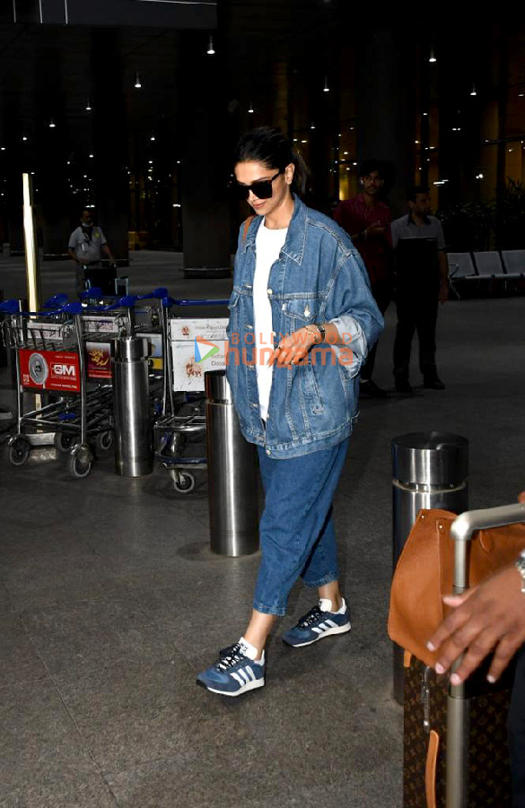 photos deepika padukone riteish deshmukh and genelia dsouza snapped at the airport 1