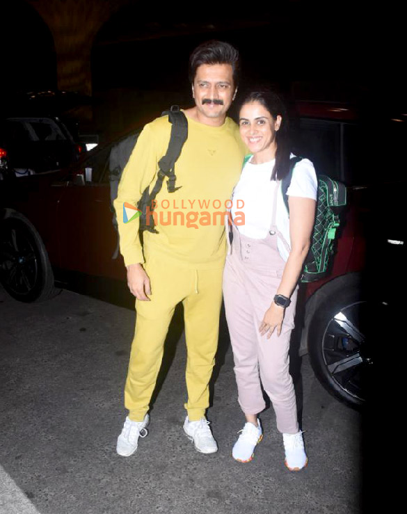 photos deepika padukone riteish deshmukh and genelia dsouza snapped at the airport 2