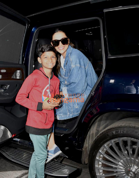 photos deepika padukone riteish deshmukh and genelia dsouza snapped at the airport 3