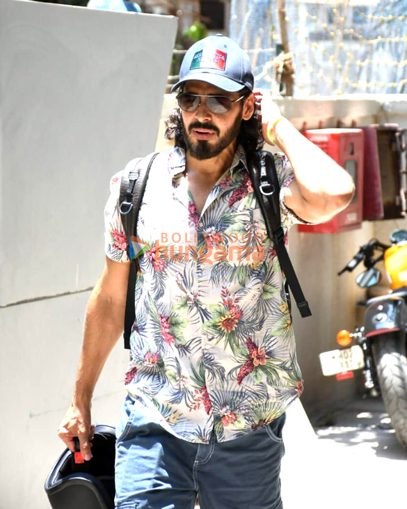 Photos: Dino Morea spotted at the Exceed office
