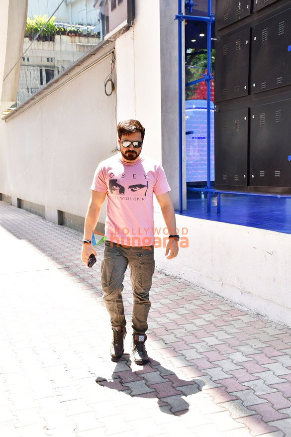 photos emraan hashmi snapped outside vishesh films office 4