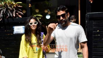 Photos: Farhan Akhtar and Shibani Dandekar snapped in Bandra