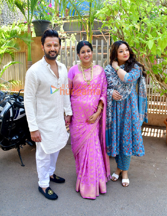 Photos: Ishita Dutta and Vatsal Sheth snapped at their baby shower with Tanushree Dutta