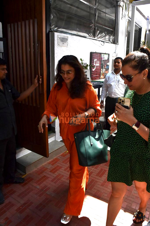 photos kajol snapped at bandra 1
