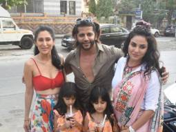 Photos: Karanvir Bohra, his wife Teejay Sidhu and others celebrate Mothers Day