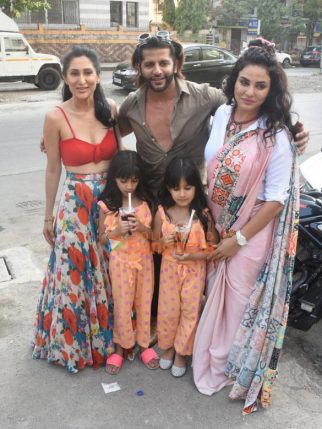 Photos: Karanvir Bohra, his wife Teejay Sidhu and others celebrate Mothers Day