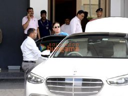Photos: Kareena Kapoor Khan and Rhea Kapoor snapped at the Kalina airport