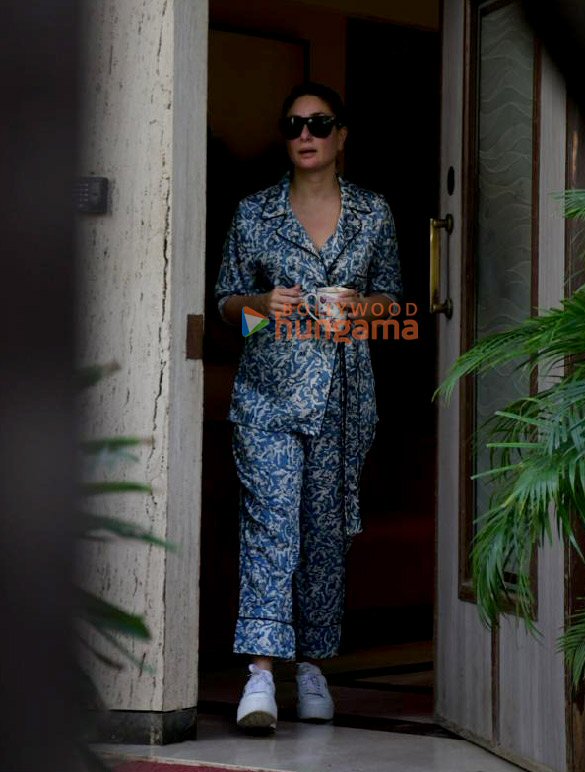 photos kareena kapoor khan snapped in bandra 6 3