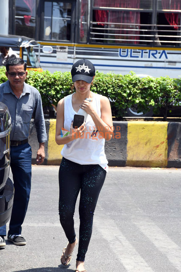 photos malaika arora spotted outside diva yoga in bandra 3 20