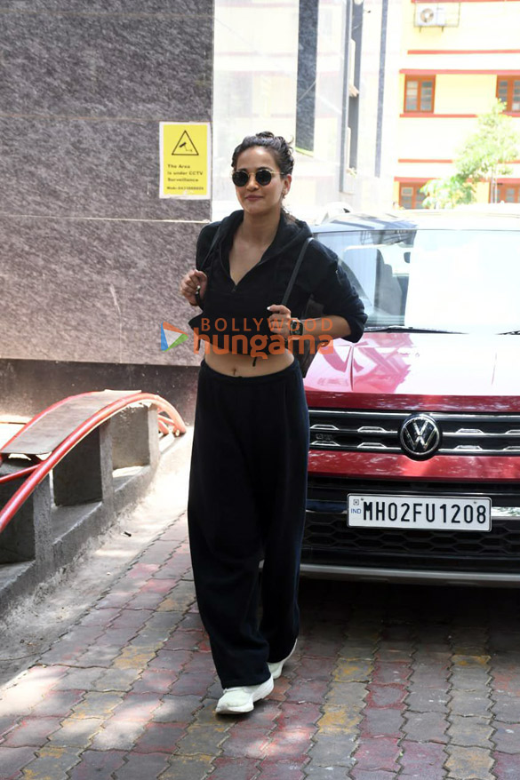photos neha sharma and aisha sharma snapped outside the gym 4 2