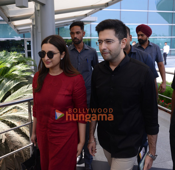 photos parineeti chopra and raghav chadha snapped at new delhi airport 2