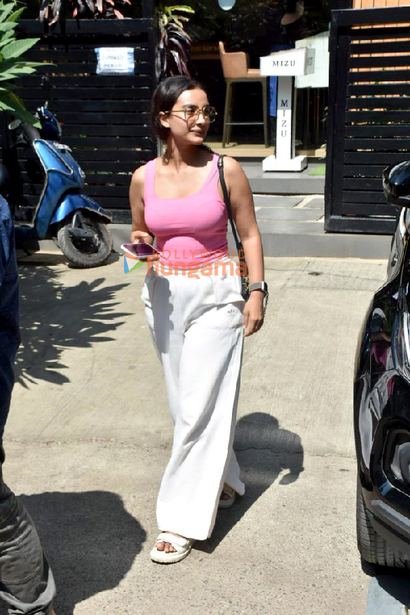 photos patralekha snapped in bandra 2