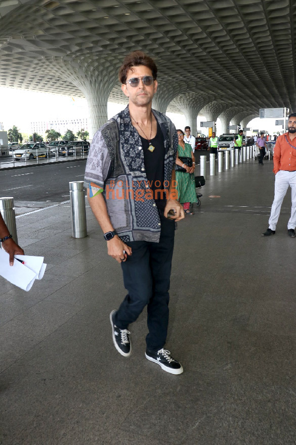 photos pooja hegde shriya saran kareena kapoor khan and others snapped at the airport 1