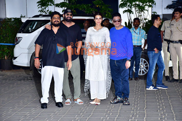 photos prabhas kriti sanon om raut and bhushan kumar snapped at the kalina airport 5