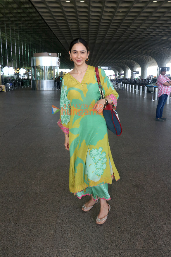 photos rakul preet singh gulshan grover nikki tamboli and rema snapped at the airport 1