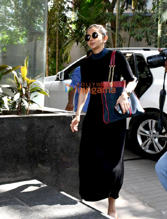 photos rakul preet singh and jasmin bhasin spotted outside a clinic in santacruz 5