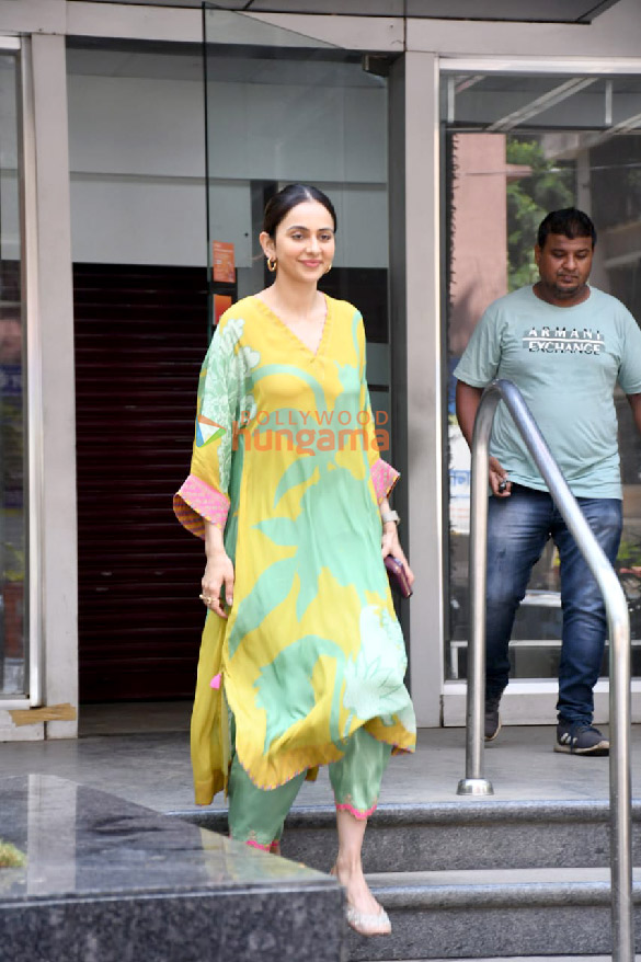 photos rakul preet singh spotted in bandra 2 20